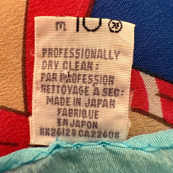 Echo Japan 100% Silk Scarf 🇯🇵 | Colourful Shoes Print 30” Square - Picture 10 of 10